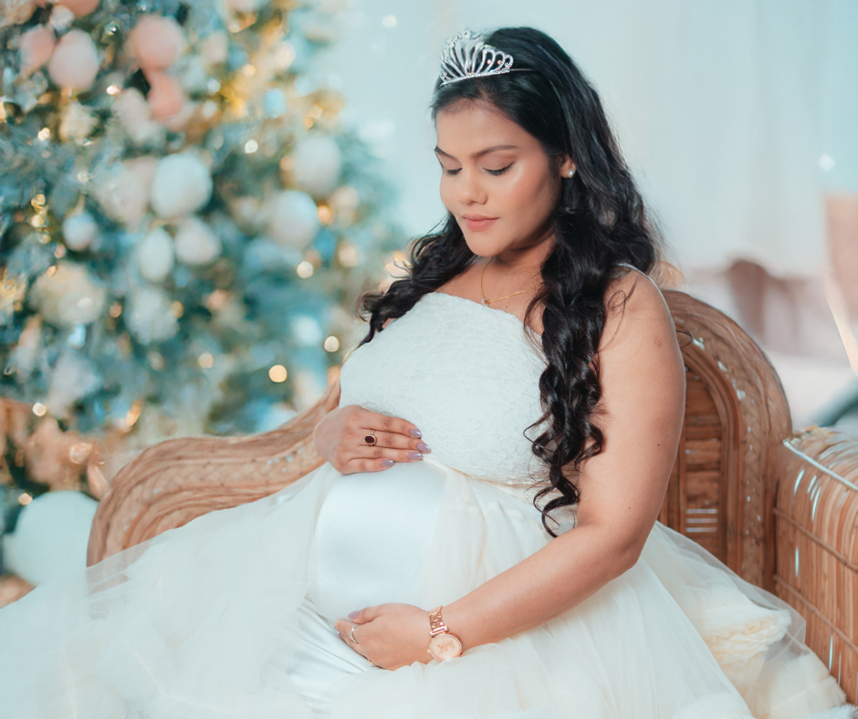Maternity photographer GomtiNagar Lucknow